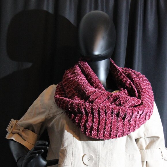 NWT Dillard Chunky Knit Infinity Scarf - Picture 7 of 10